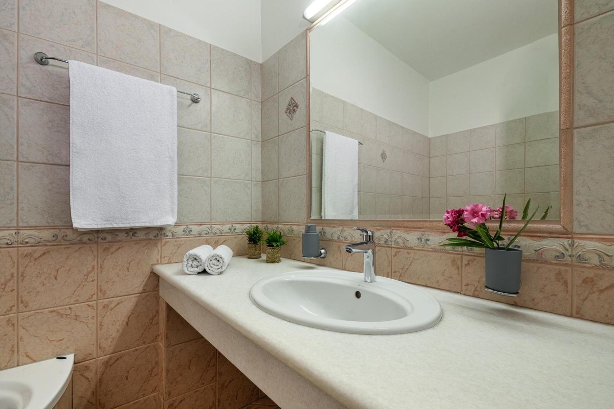 Villa Mariani II - In Lothiarika, Newly Renovated June 2024, Private Pool, Lindos 10 Min, Beach 120M Лардос Экстерьер фото